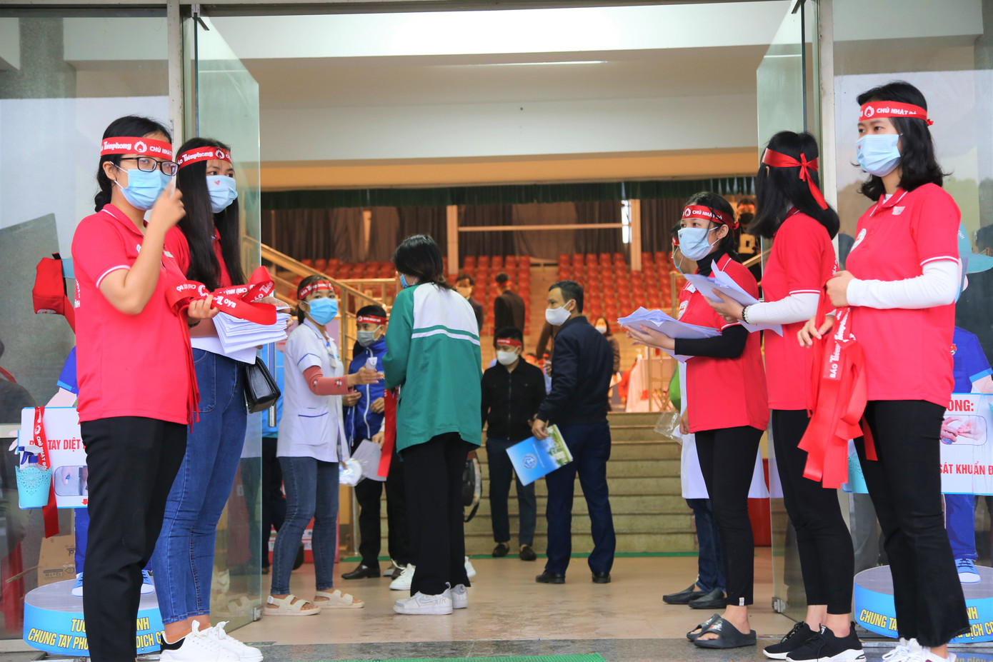 Chủ nhật Đỏ Hà Tĩnh tiếp nhận 486 đơn vị máu ảnh 7