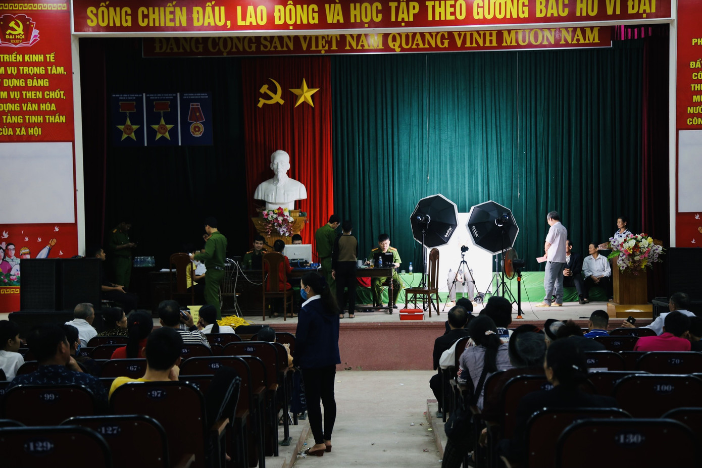 Công an Hà Tĩnh xuyên đêm làm thẻ căn cước công dân ảnh 12