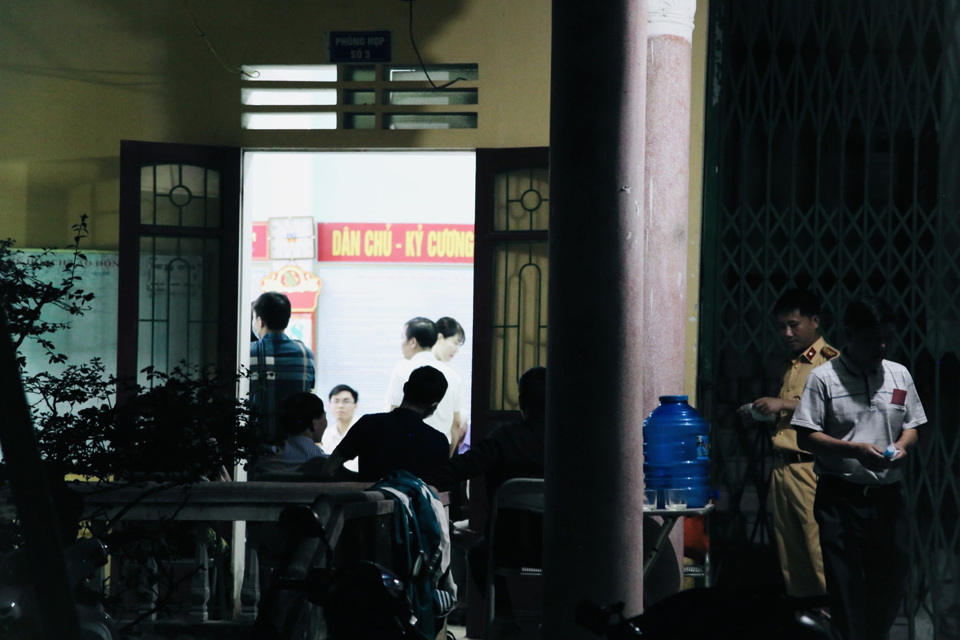 Công an Hà Tĩnh xuyên đêm làm thẻ căn cước công dân ảnh 11