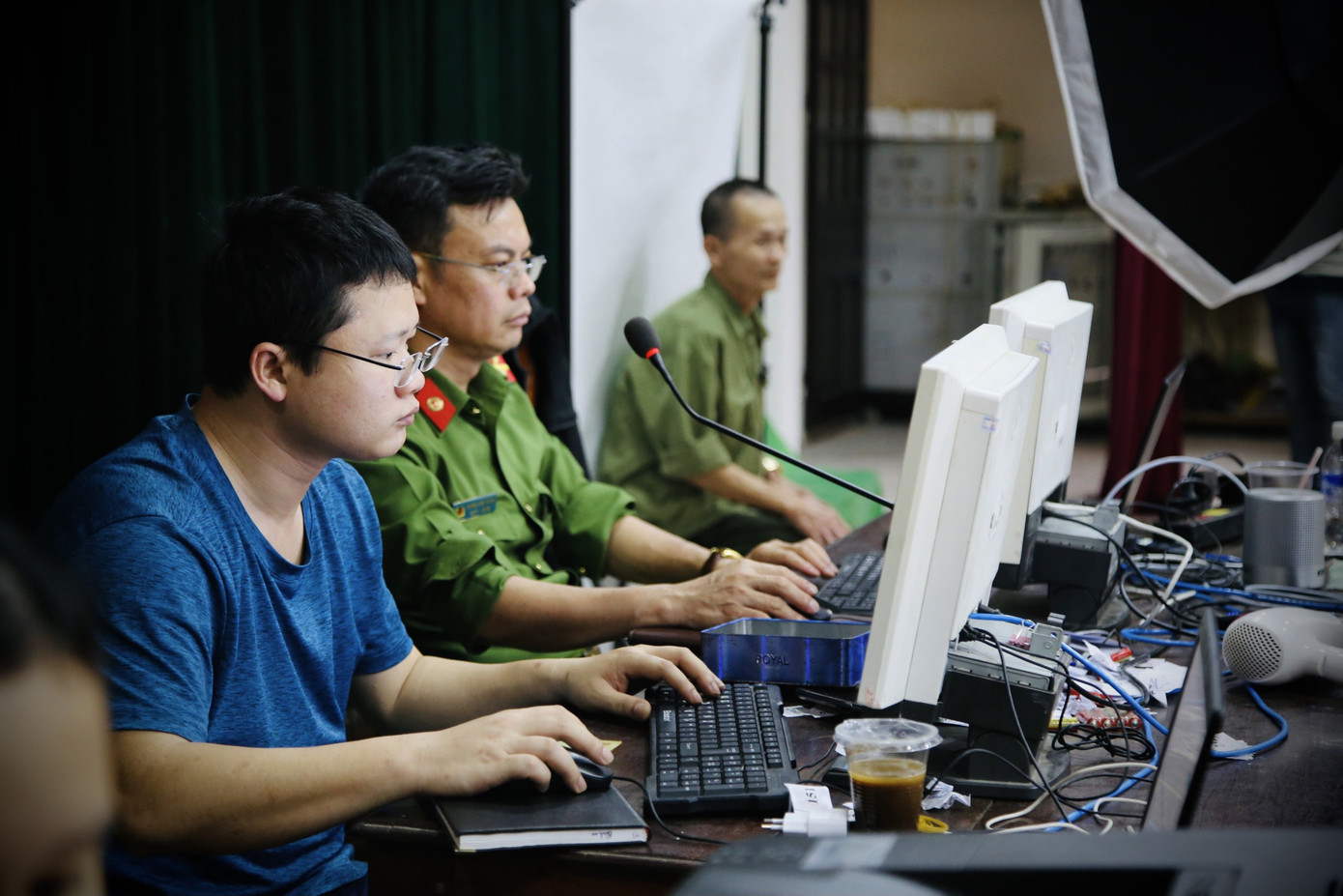 Công an Hà Tĩnh xuyên đêm làm thẻ căn cước công dân ảnh 13