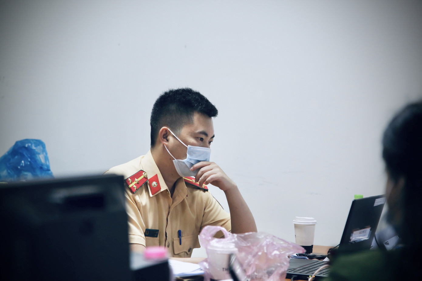 Công an Hà Tĩnh xuyên đêm làm thẻ căn cước công dân ảnh 8