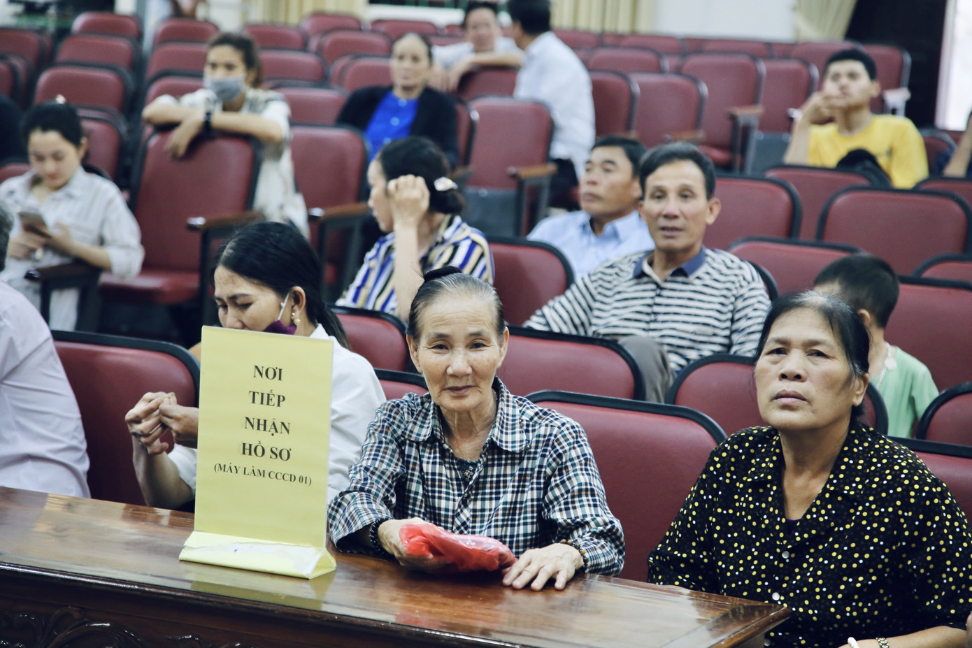 Công an Hà Tĩnh xuyên đêm làm thẻ căn cước công dân ảnh 15