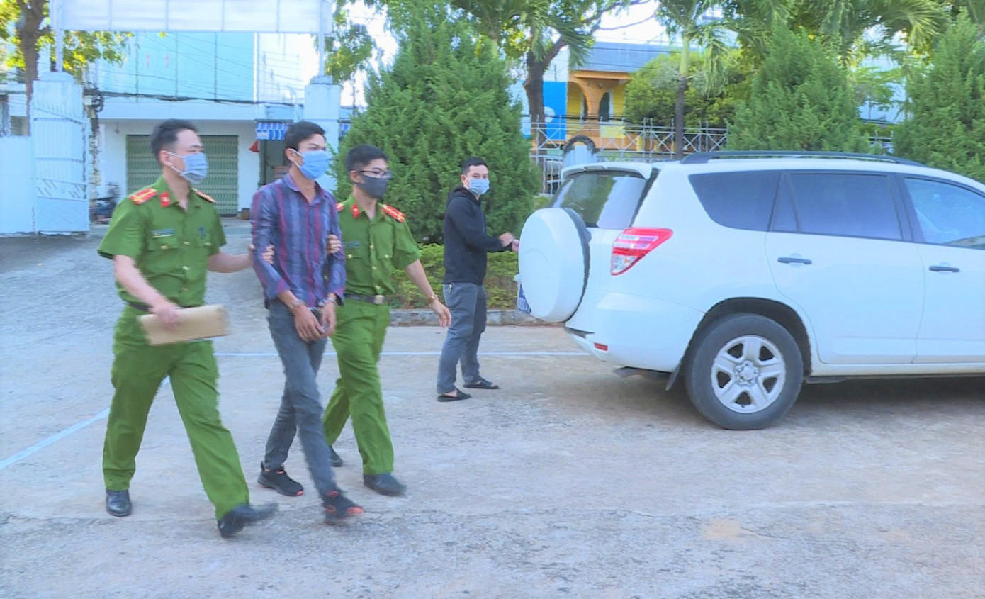 Nam thanh niên dùng xe máy chở cả bao tải ma túy đi giao ảnh 4