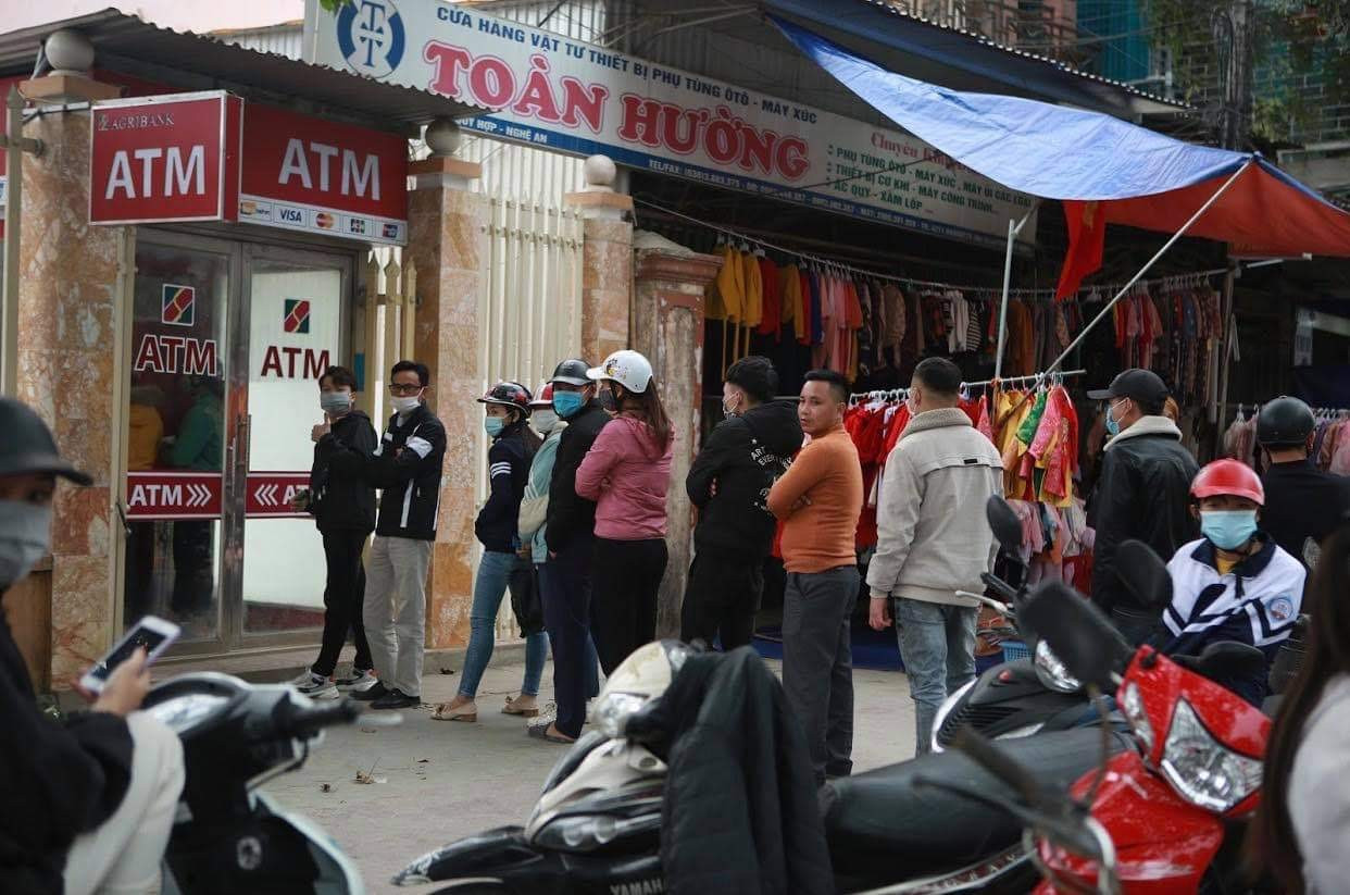 Chợ quê chiều cuối năm vẫn tấp nập, cây cảnh và hoa lại ‘ế ẩm’ ảnh 12