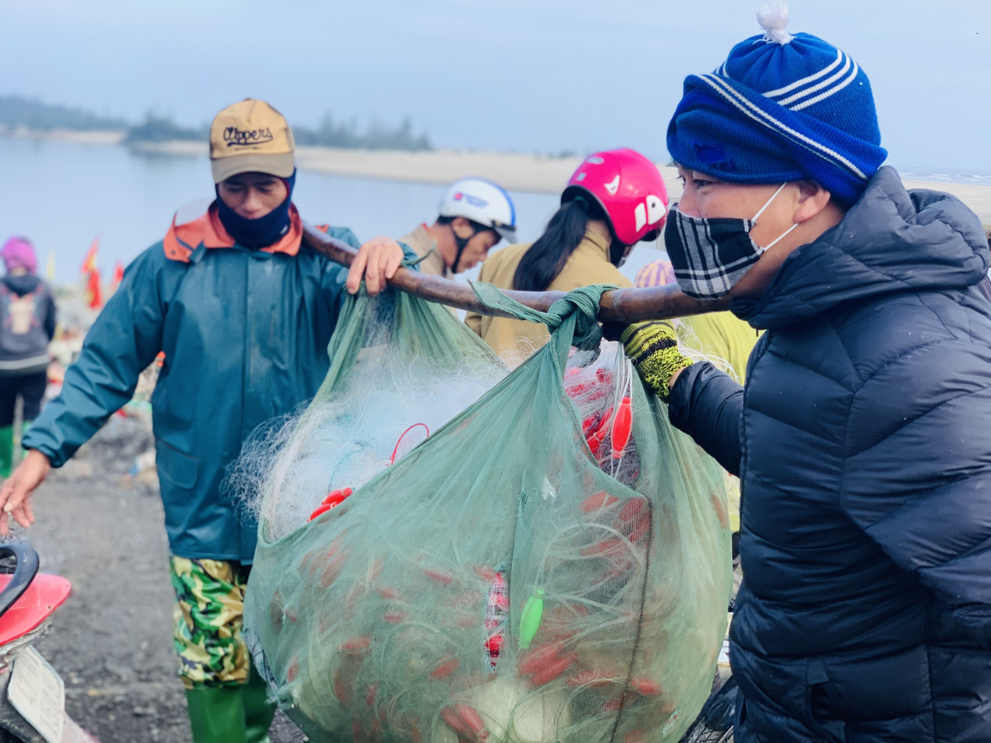 Ngư dân 'hốt bạc' nhờ lộc biển ngày cuối năm ảnh 5
