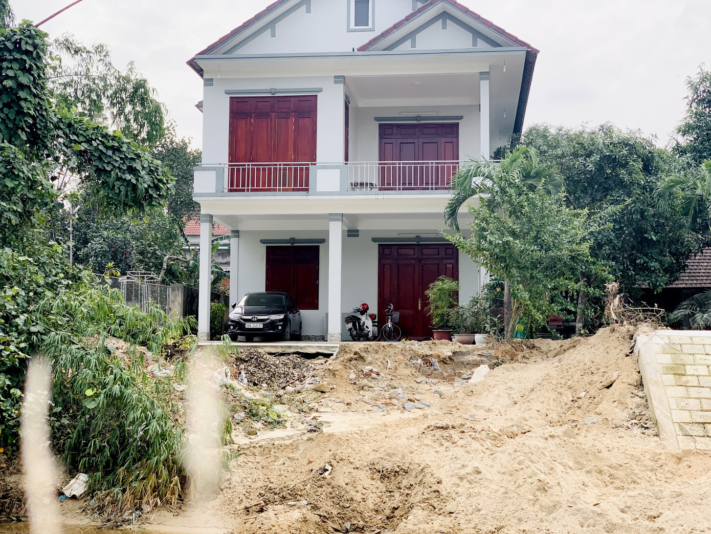 Bờ kè 20 tỷ chưa xong đã nát, dân thấp thỏm bên ngôi nhà 'chờ sập' ảnh 8