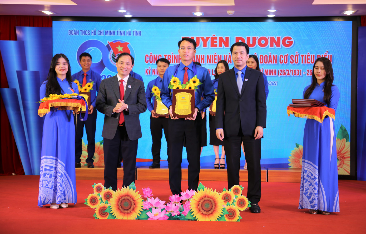 Hà Tĩnh: Tuyên dương 18 công trình thanh niên và cán bộ Đoàn tiêu biểu ​ ảnh 4