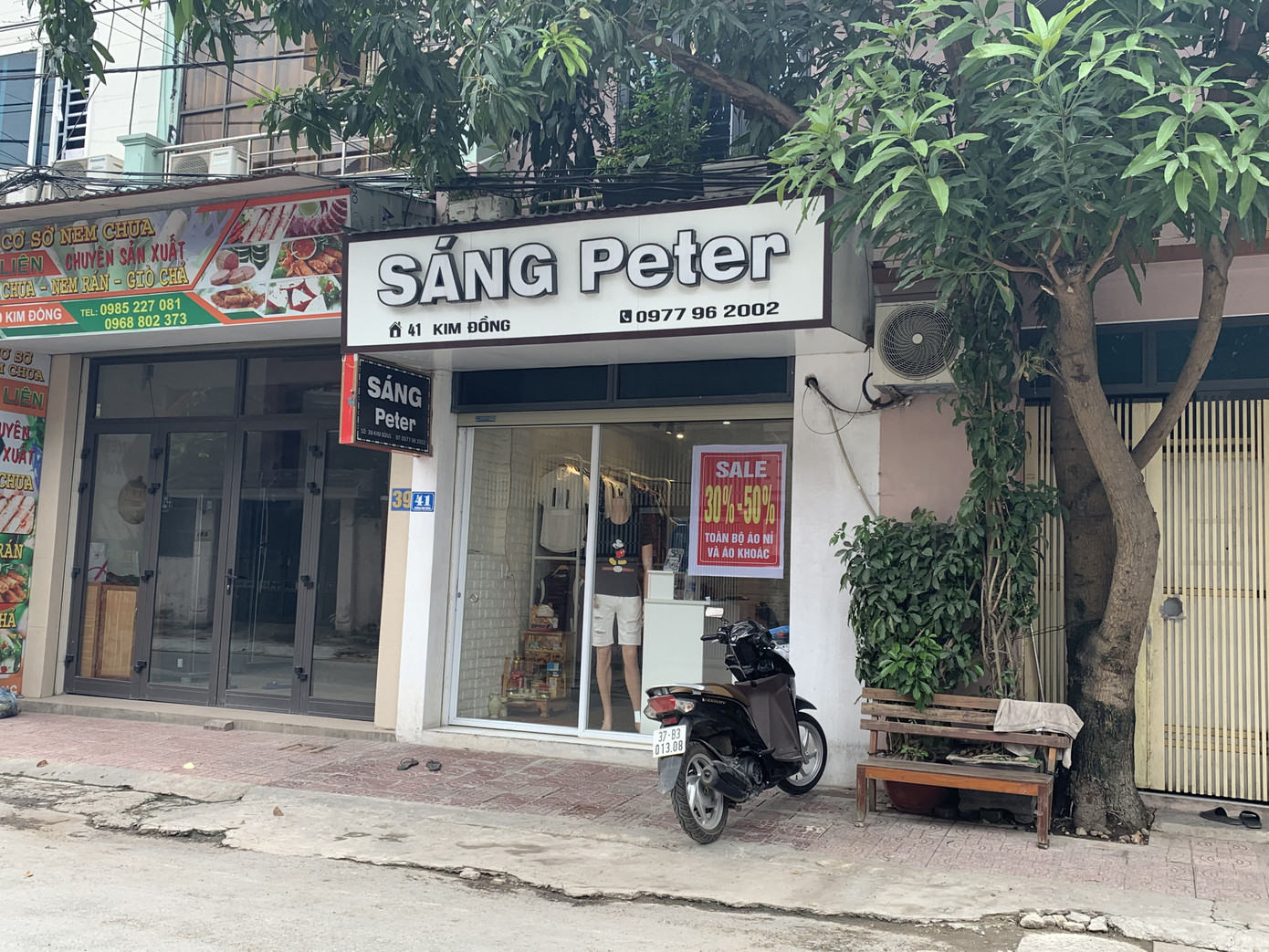 Phớt lờ lệnh cách ly, người dân Vinh vẫn tụ tập vui chơi, không đeo khẩu trang ảnh 12