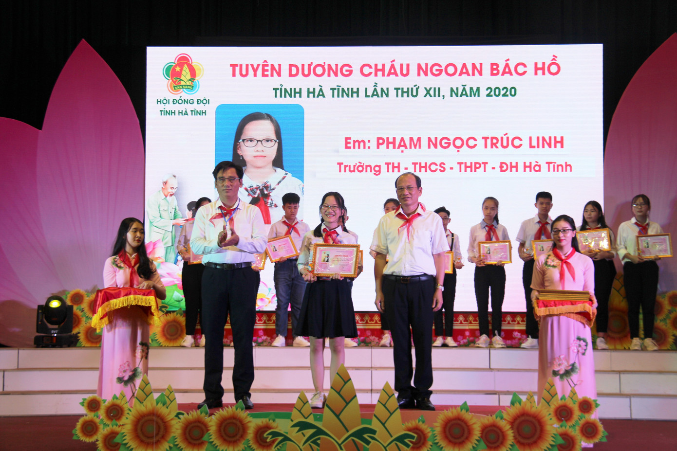 Đại hội Cháu ngoan Bác Hồ tuyên dương 184 đội viên, thiếu nhi tiêu biểu ảnh 1