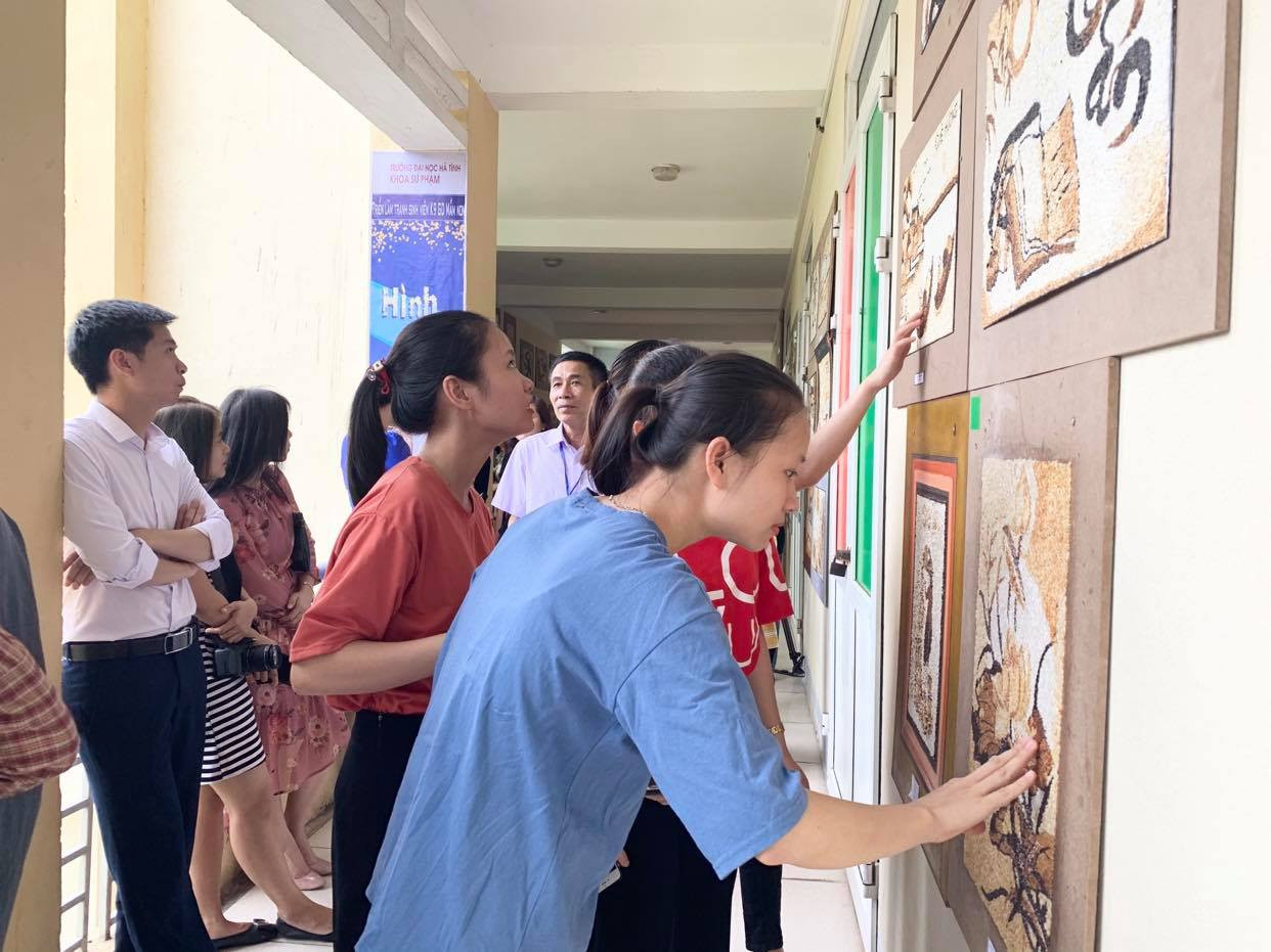 Triển lãm đấu giá tranh gạo gây quỹ giúp sinh viên khó khăn ảnh 5