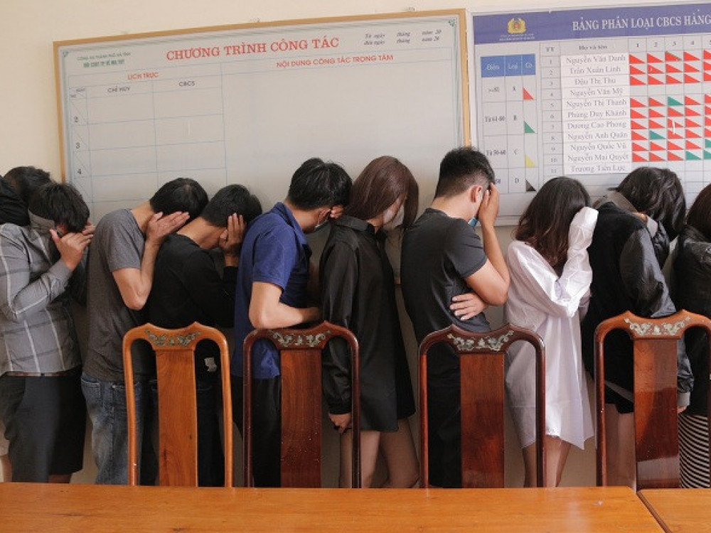 11 'dân chơi' thuê phòng khách sạn để thác loạn ma túy ảnh 2