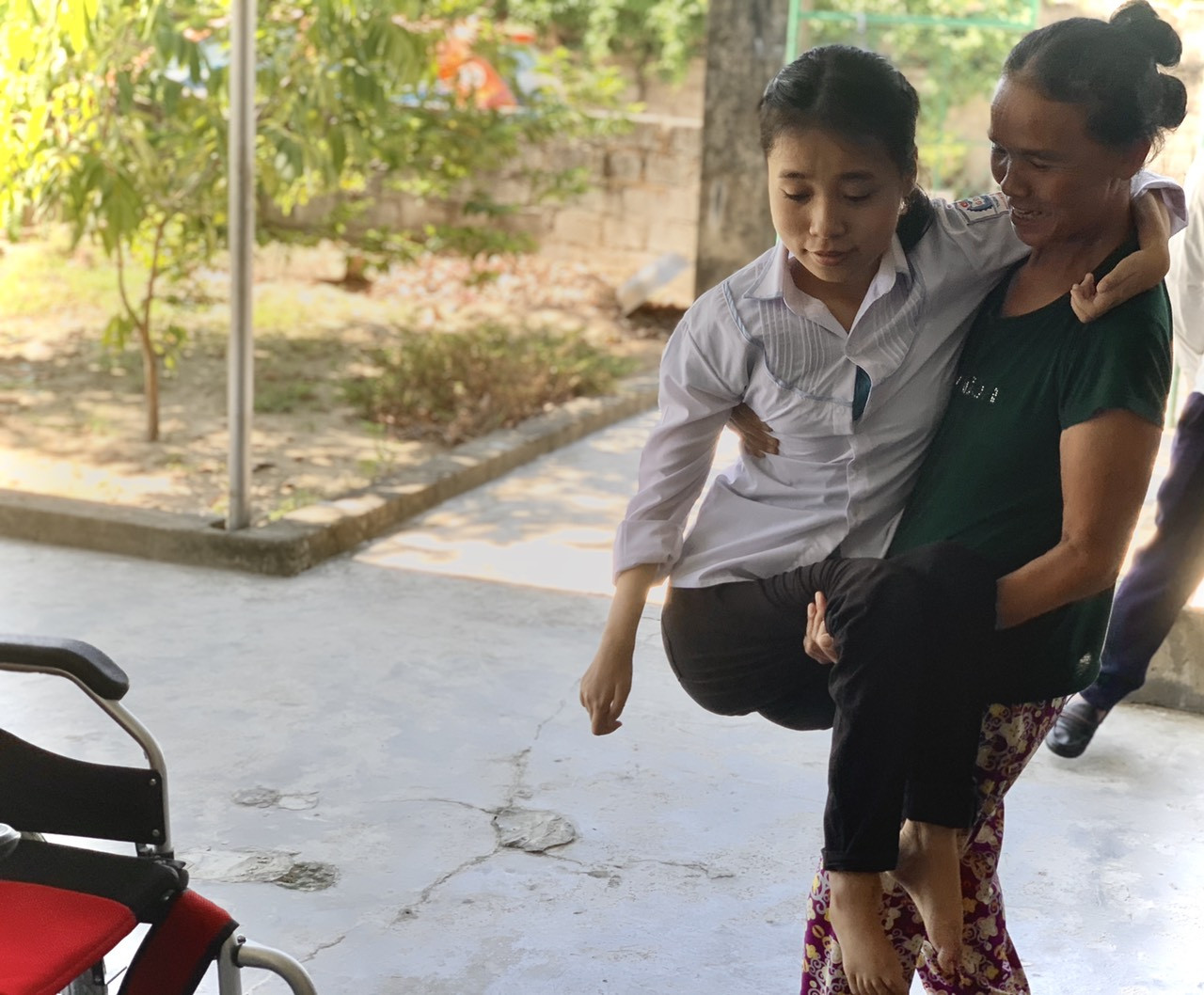 12 năm thực hiện giấc mơ giảng đường trên đôi chân của mẹ ảnh 4