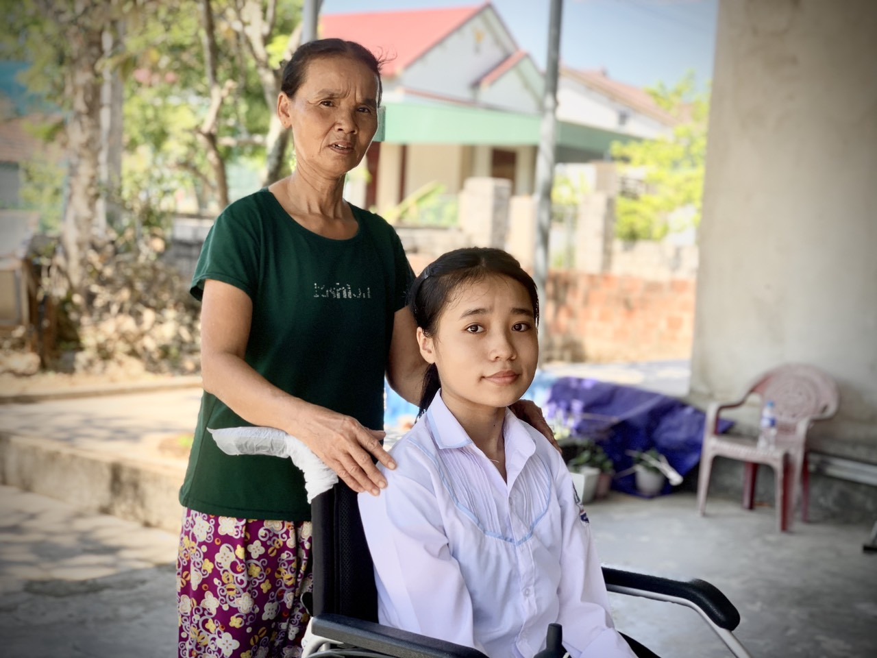 12 năm thực hiện giấc mơ giảng đường trên đôi chân của mẹ ảnh 1