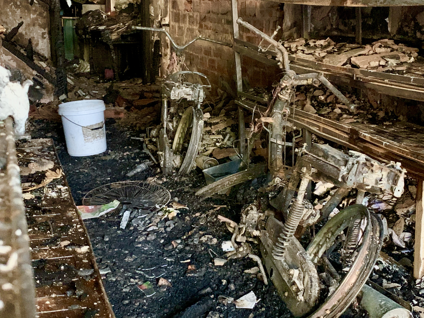 Tiệm bánh 3 tầng bị thiêu rụi lúc rạng sáng ảnh 8