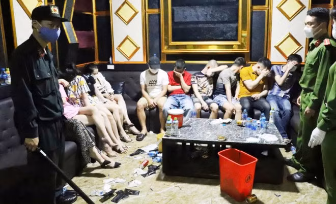 Khởi tố hai đối tượng trong vụ 76 ‘dân chơi’ mở tiệc ma túy giữa dịch COVID-19 ảnh 1