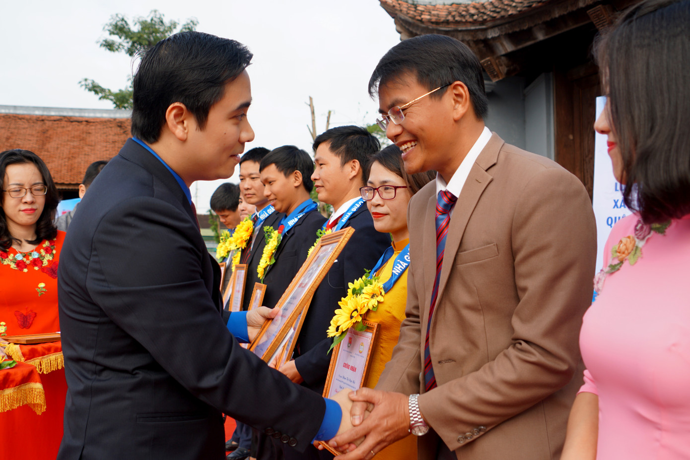 Tuyên dương giáo viên trẻ, sinh viên, học sinh tiêu biểu ảnh 4