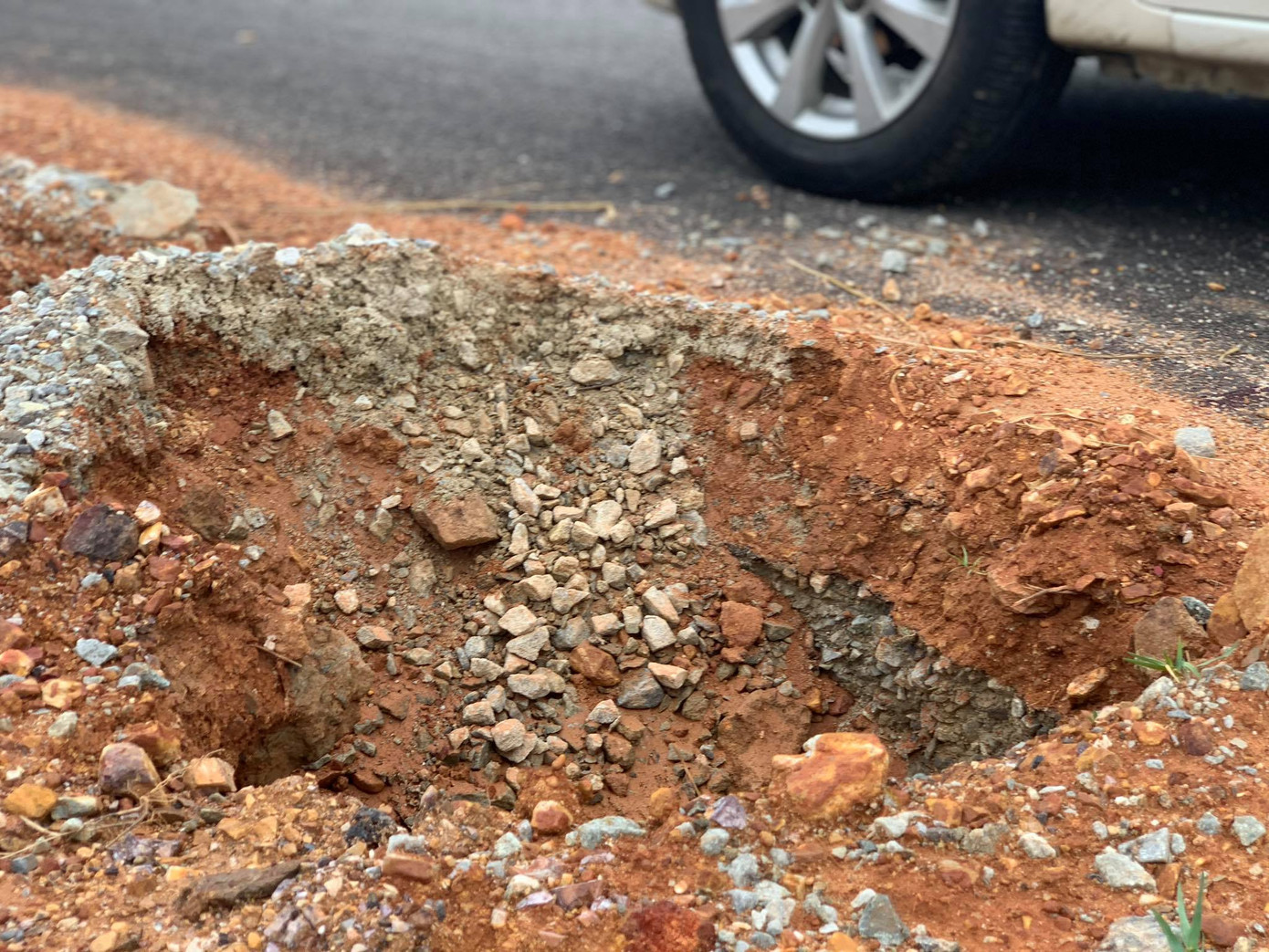 Vụ cháu bé rơi xuống hố ga không nắp tử vong: Ai nhận trách nhiệm? ảnh 3