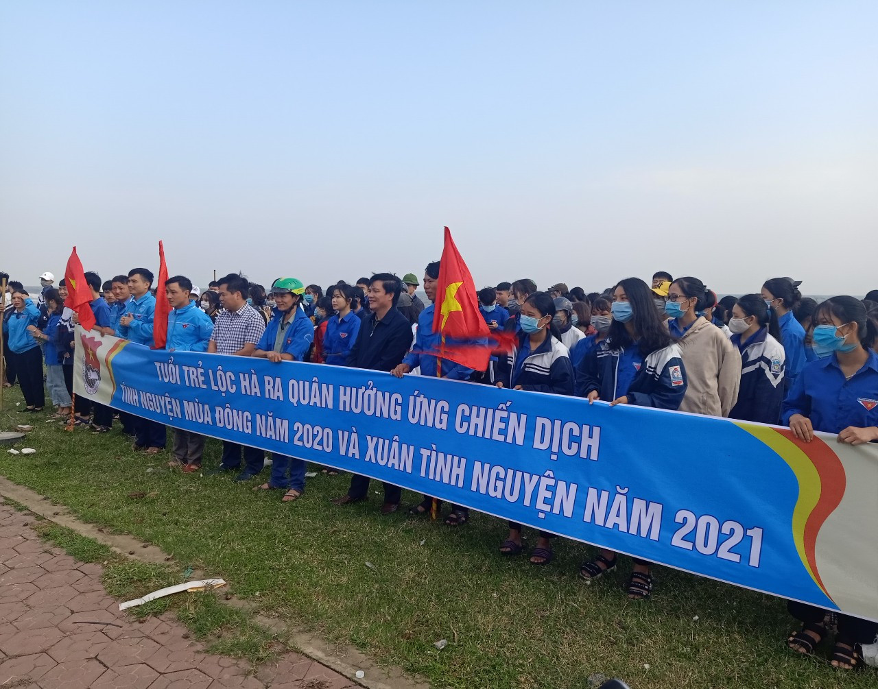 Thanh niên Hà Tĩnh ra quân ‘Tình nguyện mùa Đông 2020, Xuân tình nguyện 2021’ ảnh 12