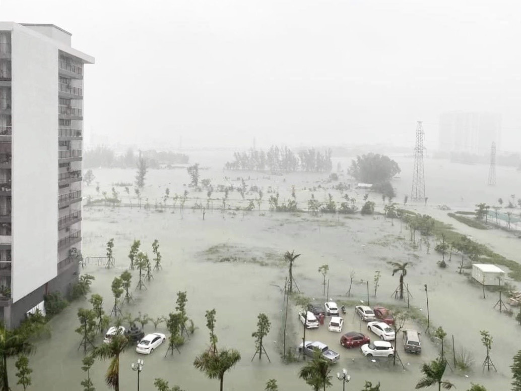 Mưa trắng trời, TP Hà Tĩnh chìm trong ngập lụt lịch sử chưa từng có ảnh 12