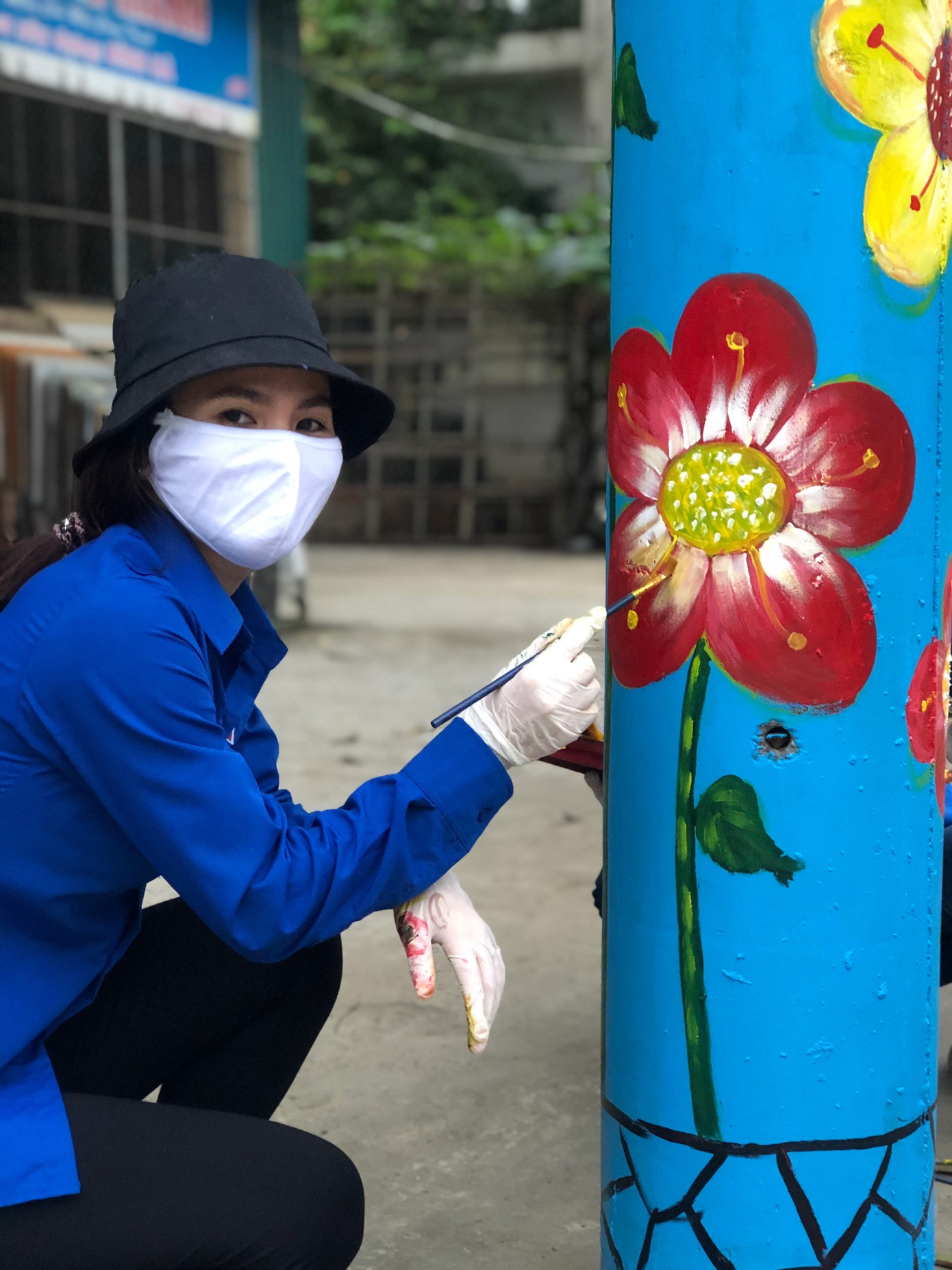 Cột điện ‘nở hoa’ giữa phố núi Hà Tĩnh ảnh 4