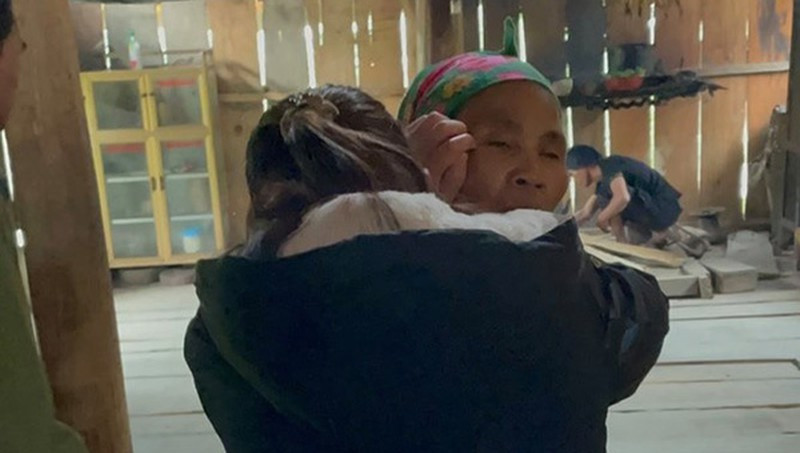 Cô gái đoàn tụ cùng gia đình sau 10 năm bị lừa bán sang Trung Quốc ảnh 1