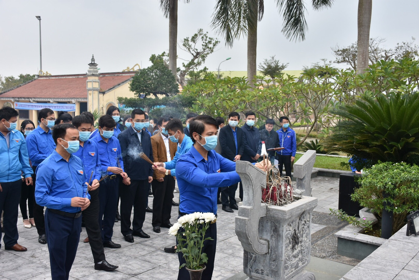 Khánh thành công trình 'Đường điện thanh niên thắp sáng làng quê' ảnh 1