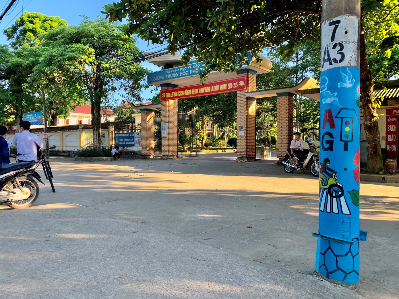 Cột điện ‘nở hoa’ giữa phố núi Hà Tĩnh ảnh 5