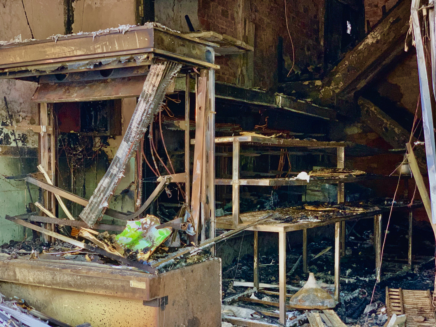 Tiệm bánh 3 tầng bị thiêu rụi lúc rạng sáng ảnh 11