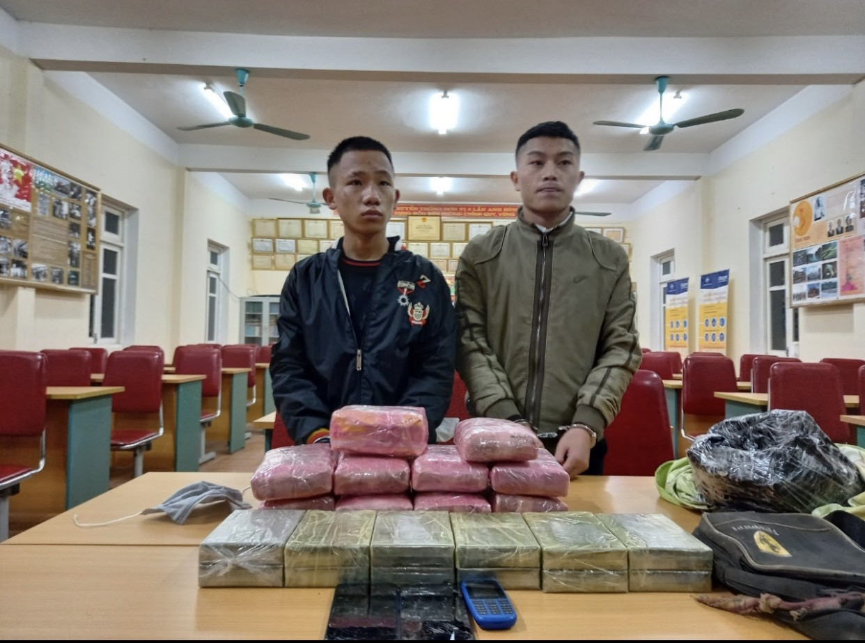 Mật phục, bắt giữ nhiều đối tượng vận chuyển lượng ma tuý 'khủng' ngày đầu năm ảnh 1