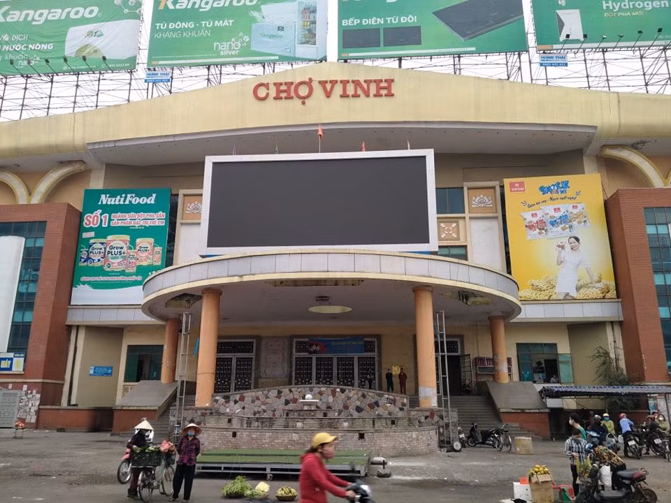 Hàng nghìn ki-ốt trung tâm chợ lớn nhất Nghệ An, Hà Tĩnh đồng loạt đóng cửa ảnh 12