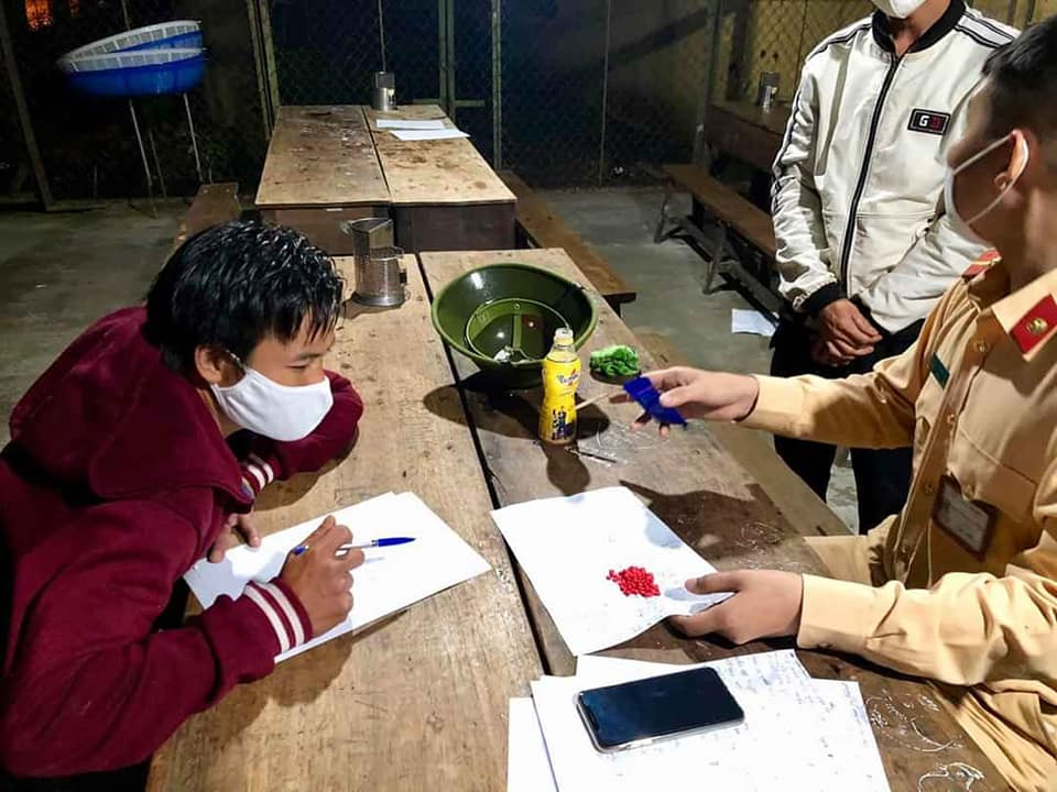 Nam thanh niên mang ma túy vào khu cách ly ảnh 1