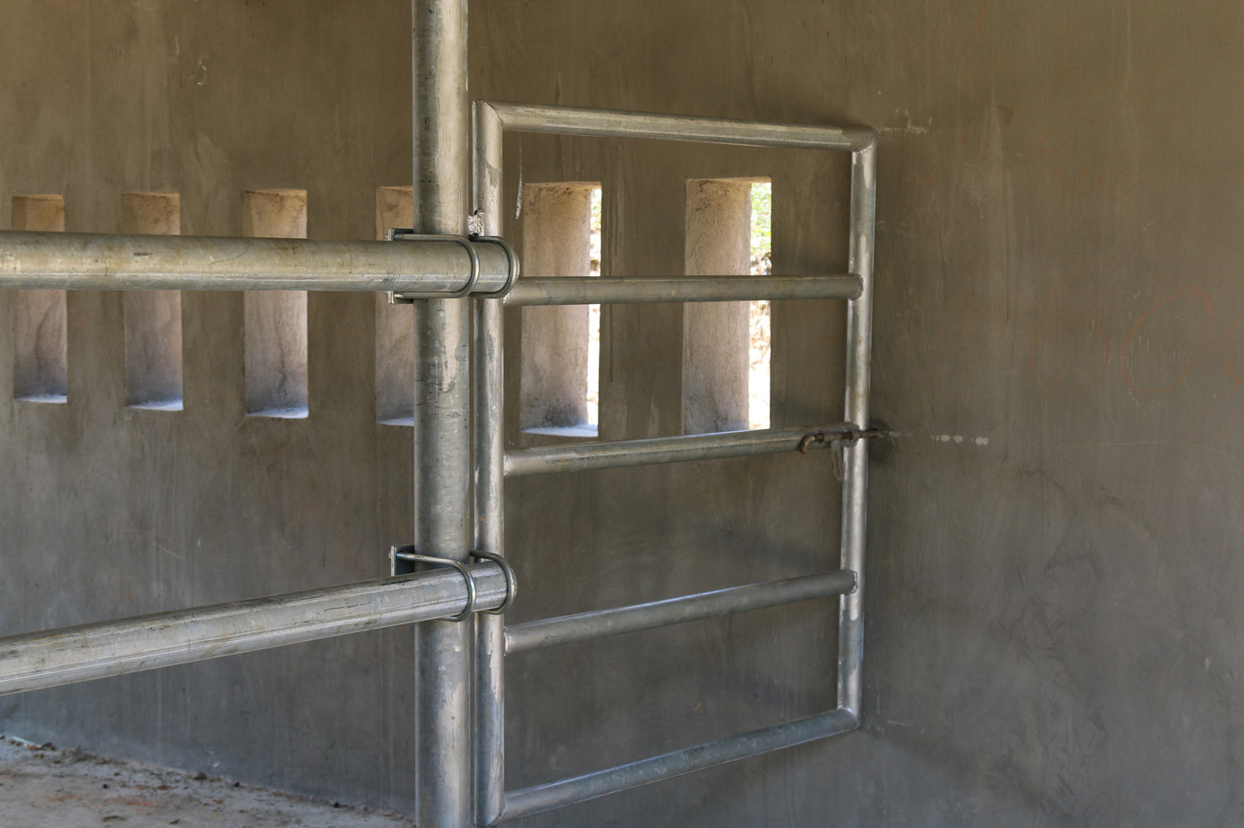 Cận cảnh những chuồng bò có giá hơn chục tỉ đồng ở Nghệ An ảnh 3