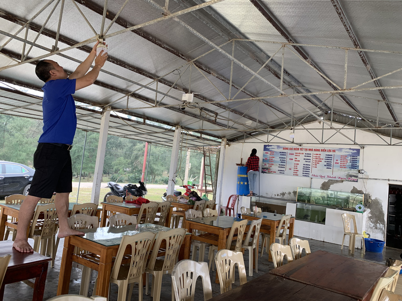 Biển Hà Tĩnh vắng bóng khách trong ngày đầu nghỉ lễ ảnh 6