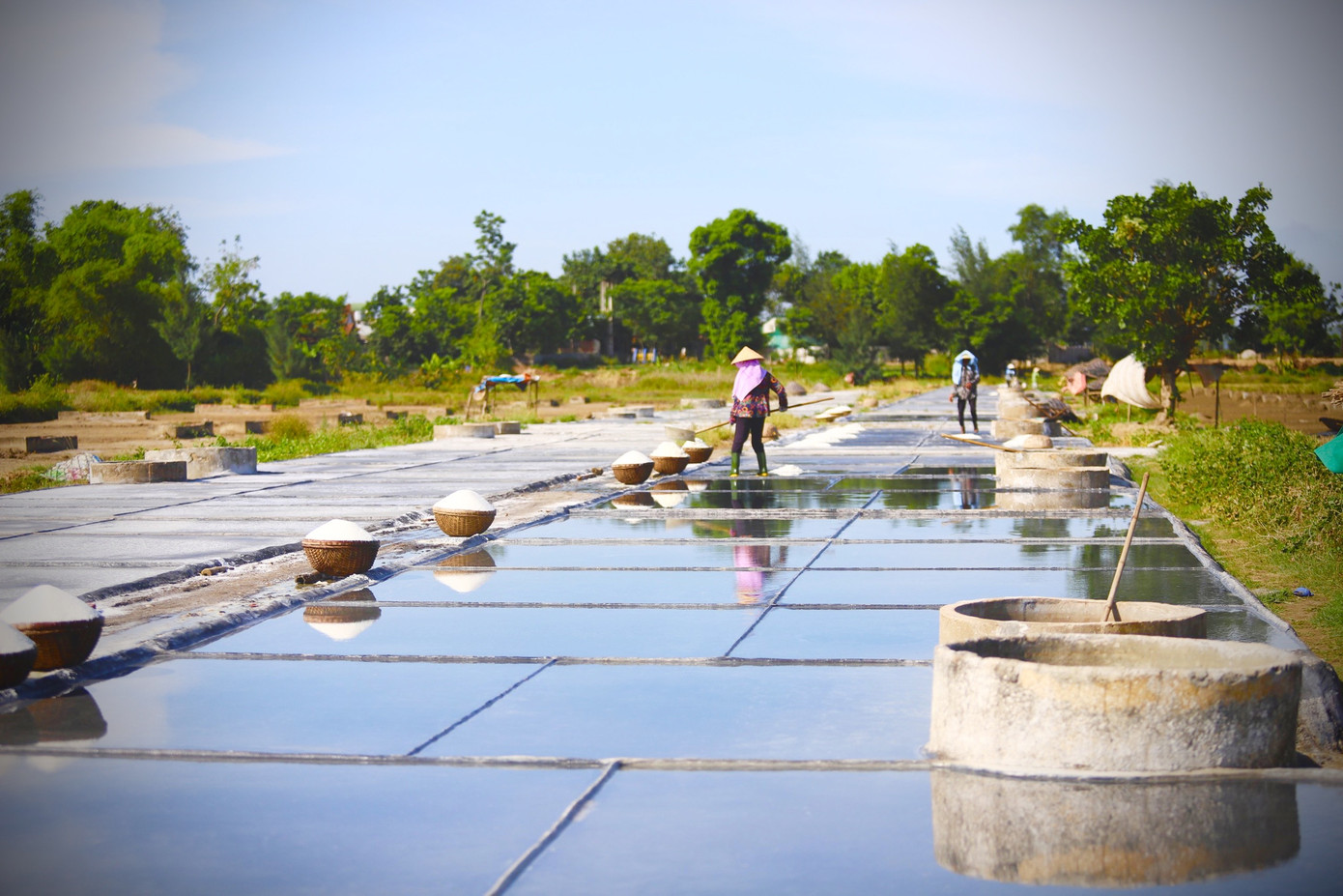 Hồ đập cạn khô, ruộng đồng nứt nẻ, dân quay cuồng trong nắng nóng miền Trung ảnh 10