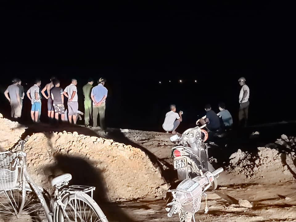 Hai cha con đuối nước khi đi câu cá ảnh 1