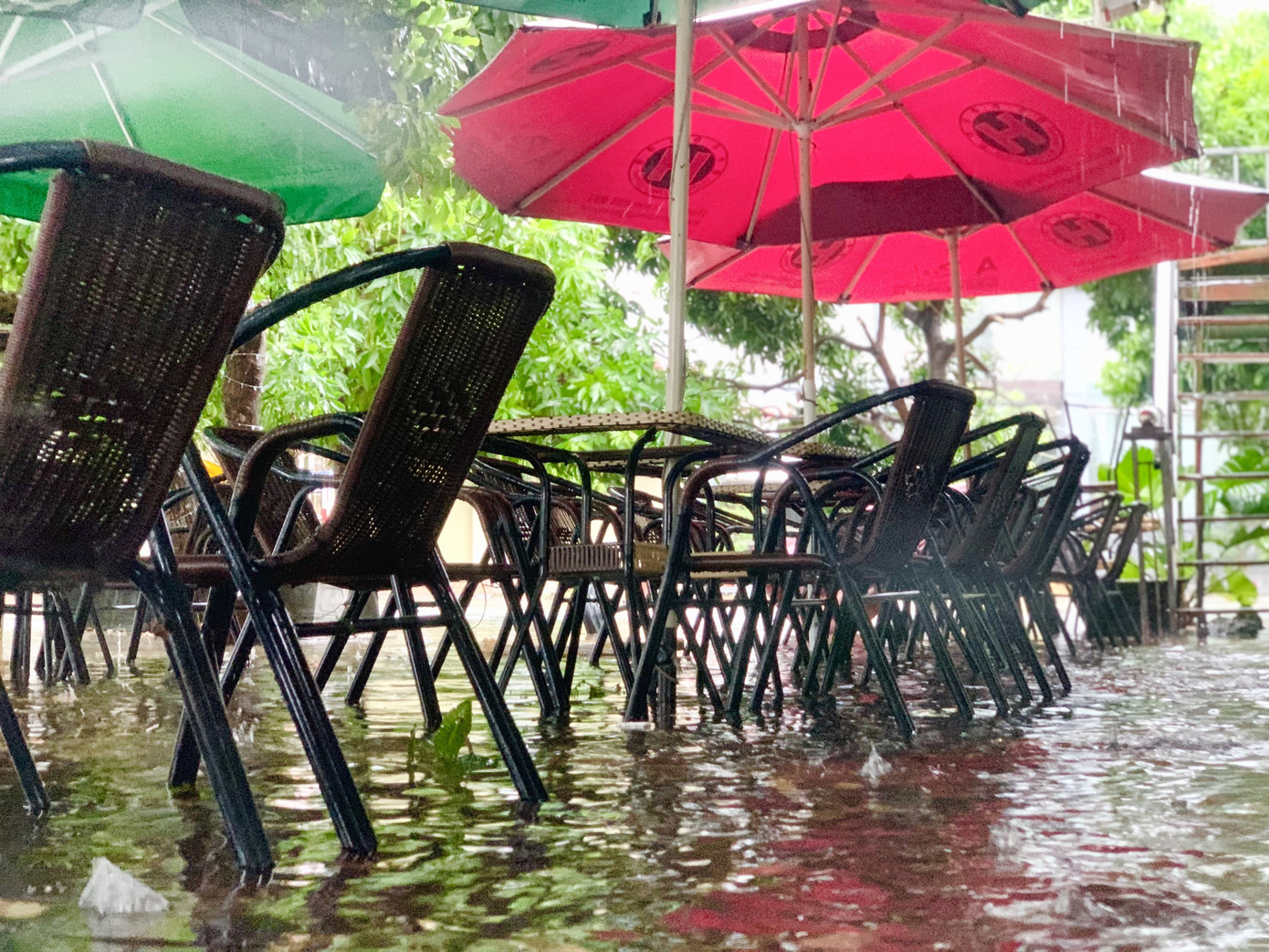 Mưa lớn, thành phố Hà Tĩnh 'biến' thành sông ảnh 9