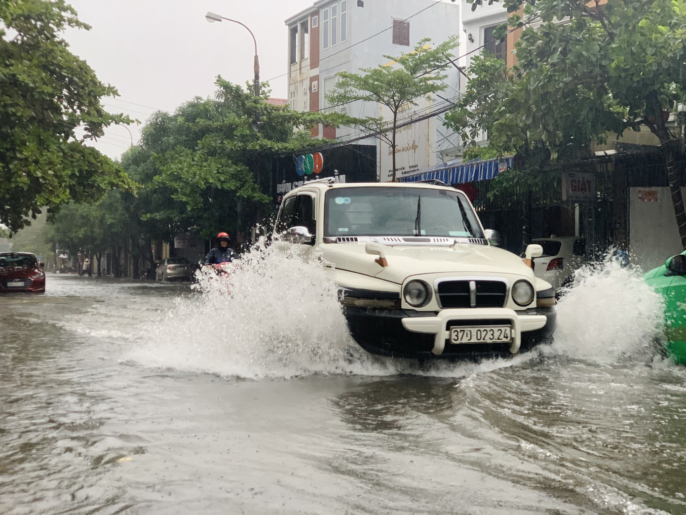 Mưa lớn, thành phố Hà Tĩnh 'biến' thành sông ảnh 3