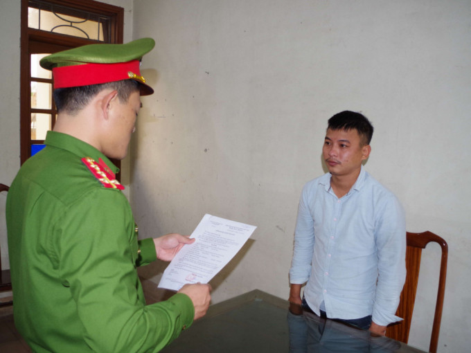 Bị nhắc nhở uống rượu, thanh niên cầm dao chém cha đẻ ảnh 1