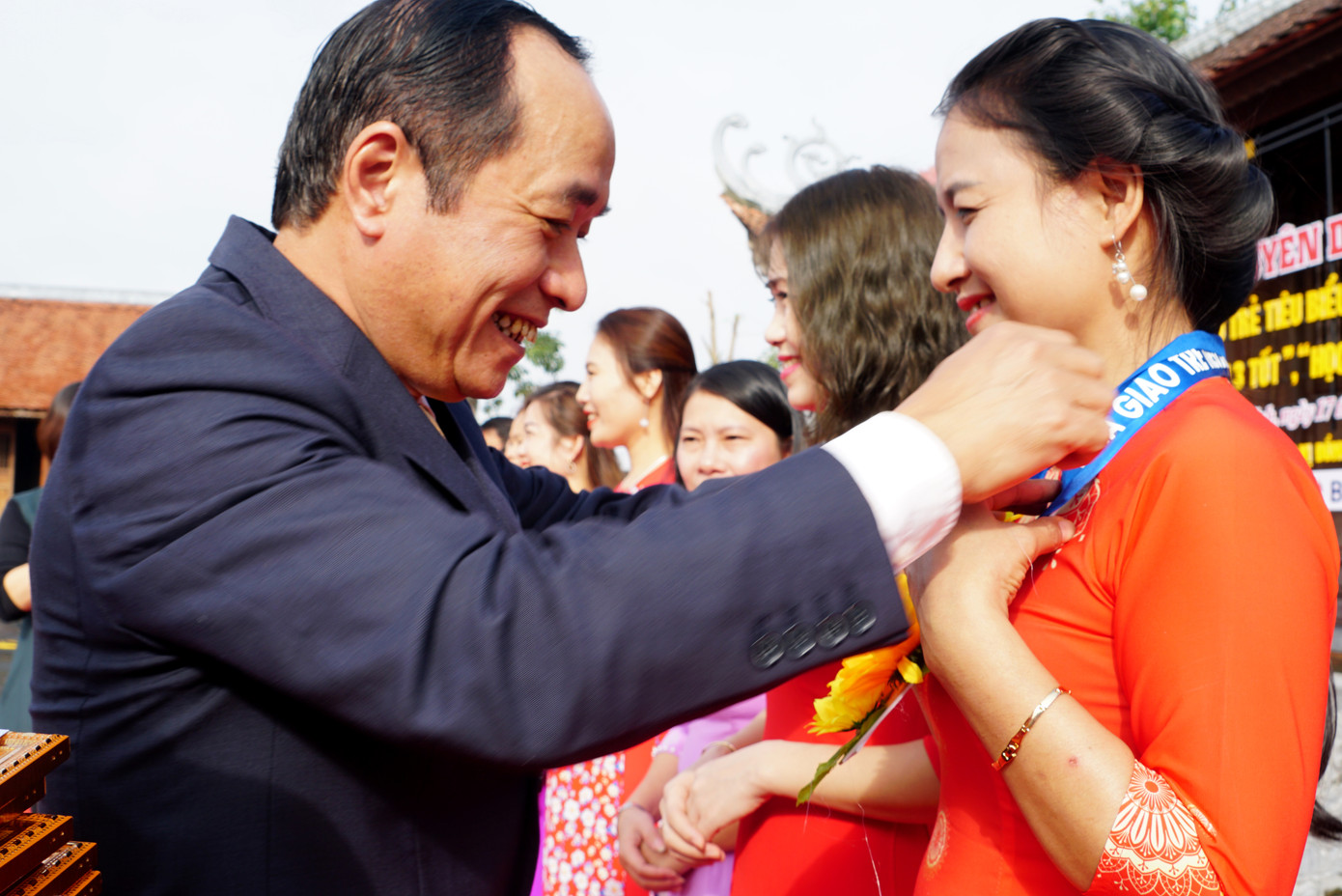 Tuyên dương giáo viên trẻ, sinh viên, học sinh tiêu biểu ảnh 3