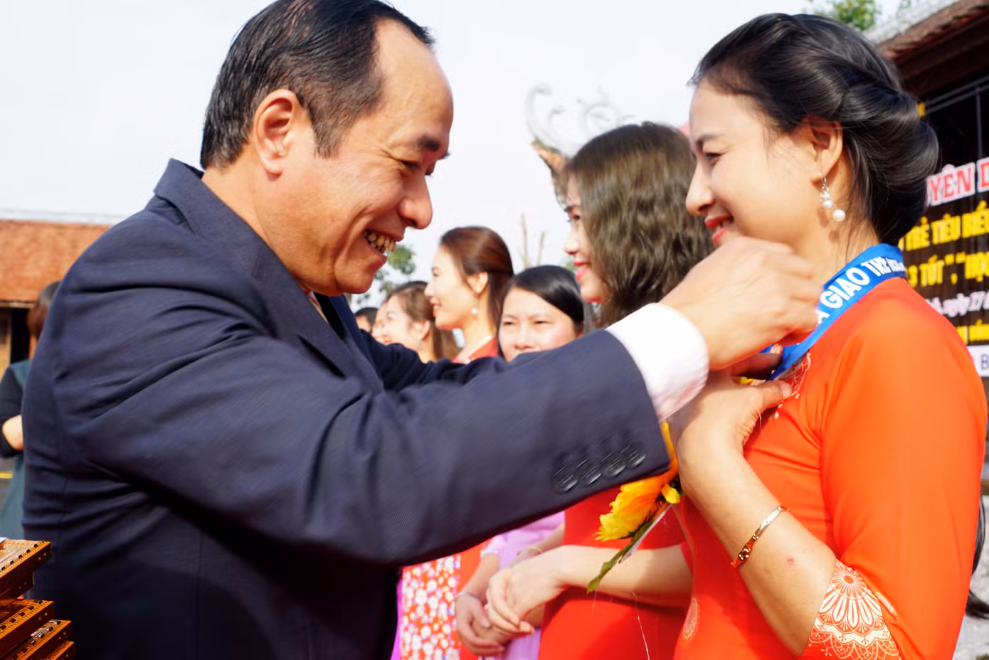 Tuyên dương giáo viên trẻ, sinh viên, học sinh tiêu biểu ảnh 3