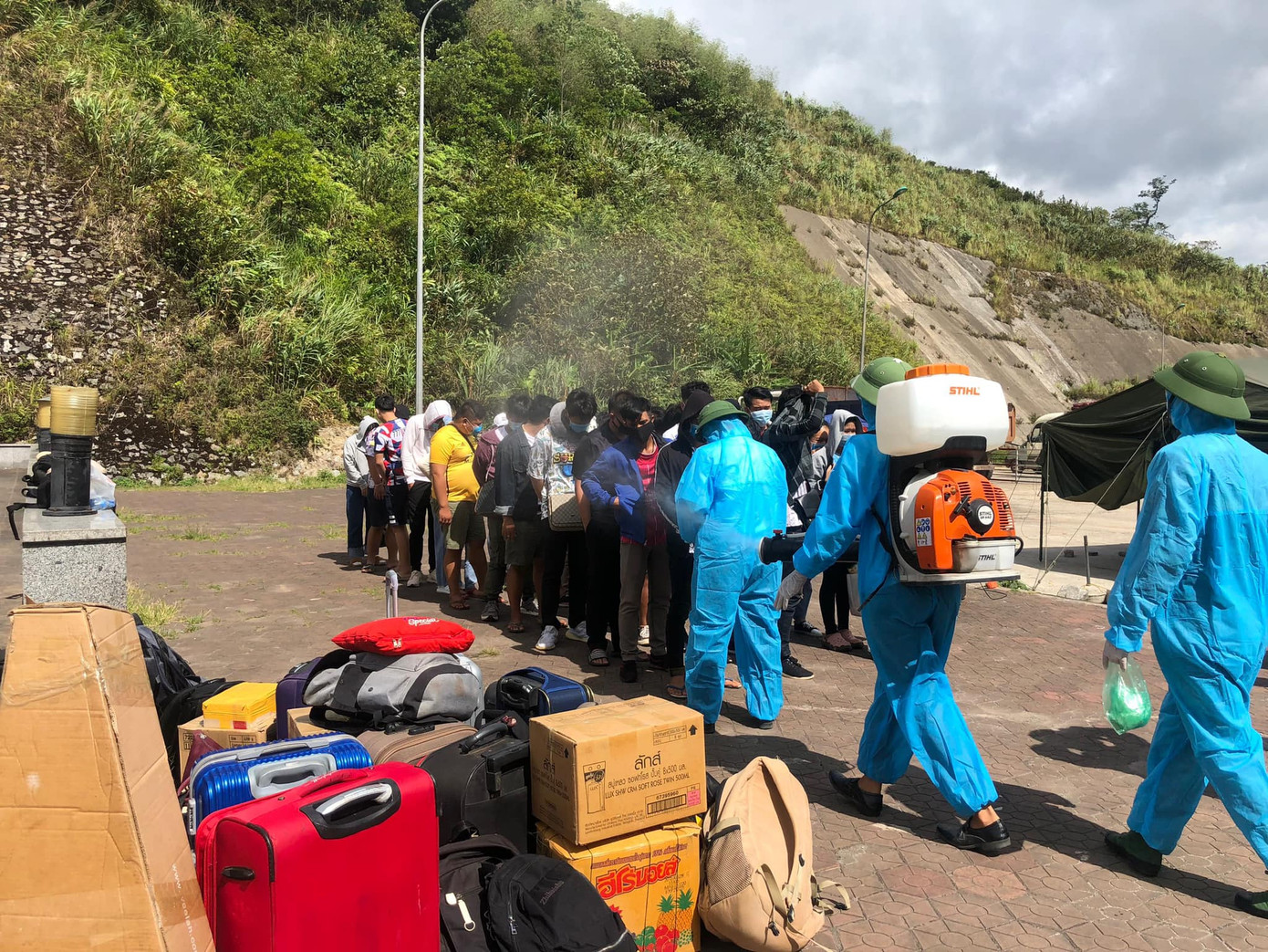 Hà Tĩnh đón, cách ly 500 sinh viên Lào trở lại học tập ảnh 2