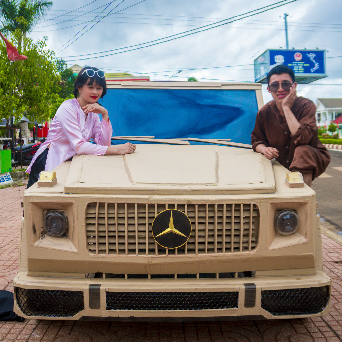 Độc đáo chiếc Mercedes-Benz G 63 chế từ bìa carton ảnh 2