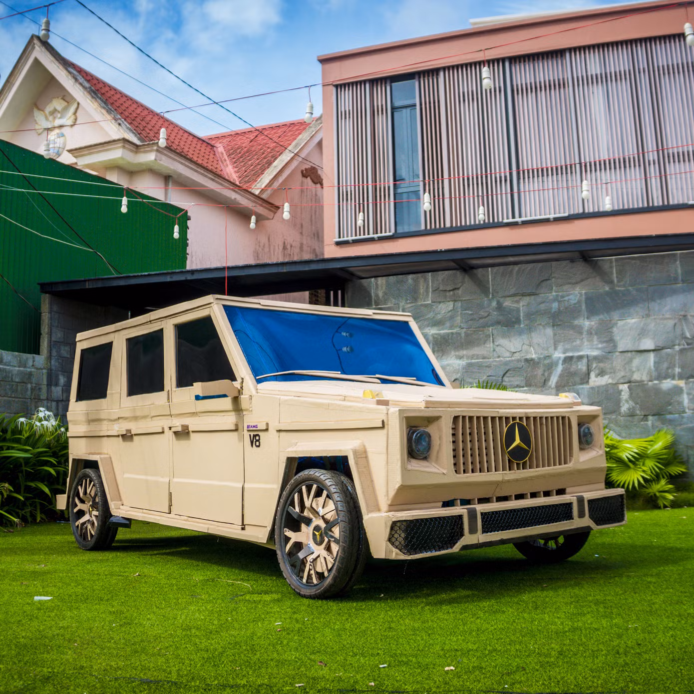 Độc đáo chiếc Mercedes-Benz G 63 chế từ bìa carton ảnh 1