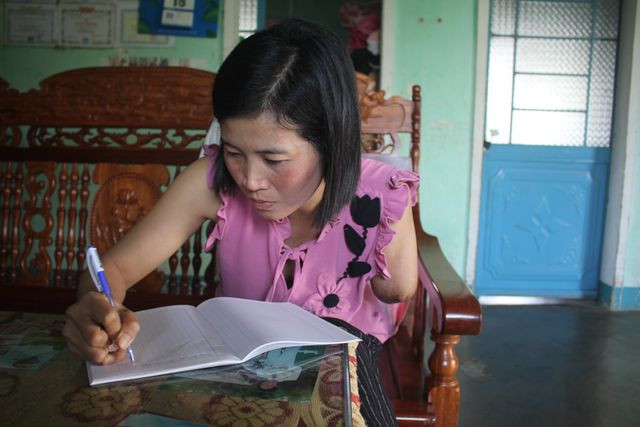 Xót xa cảnh cô giáo mất đi cánh tay trong lần băng rừng 'gieo chữ' ảnh 6