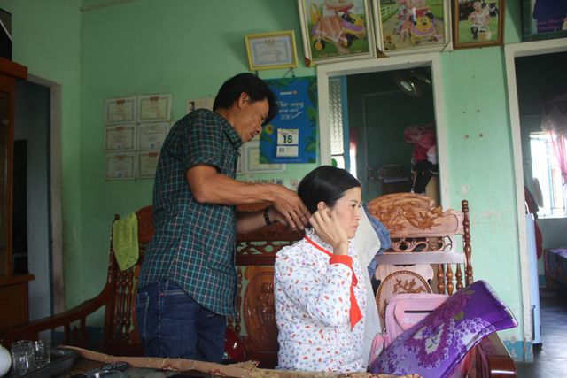 Xót xa cảnh cô giáo mất đi cánh tay trong lần băng rừng 'gieo chữ' ảnh 2