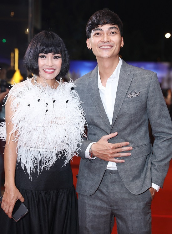 Lý Nhã Kỳ mặc đầm tôn ngực nóng bỏng, đi xe 40 tỷ đến sự kiện ảnh 7