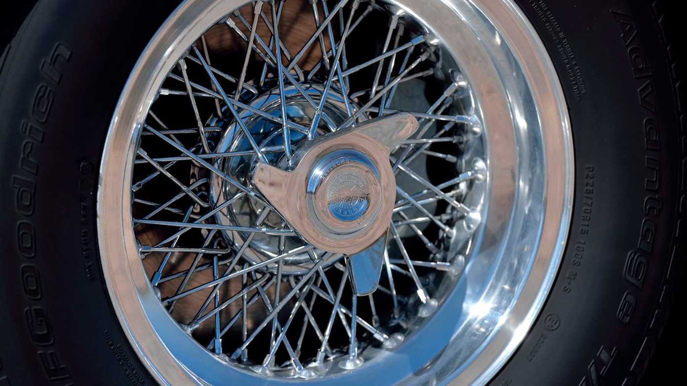 Siêu xe Lamborghini hơn 50 tuổi còn mới nguyên ảnh 6