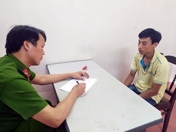 Tạm giữ gã đàn ông có hành vi biến thái khi tham gia giao thông ảnh 1