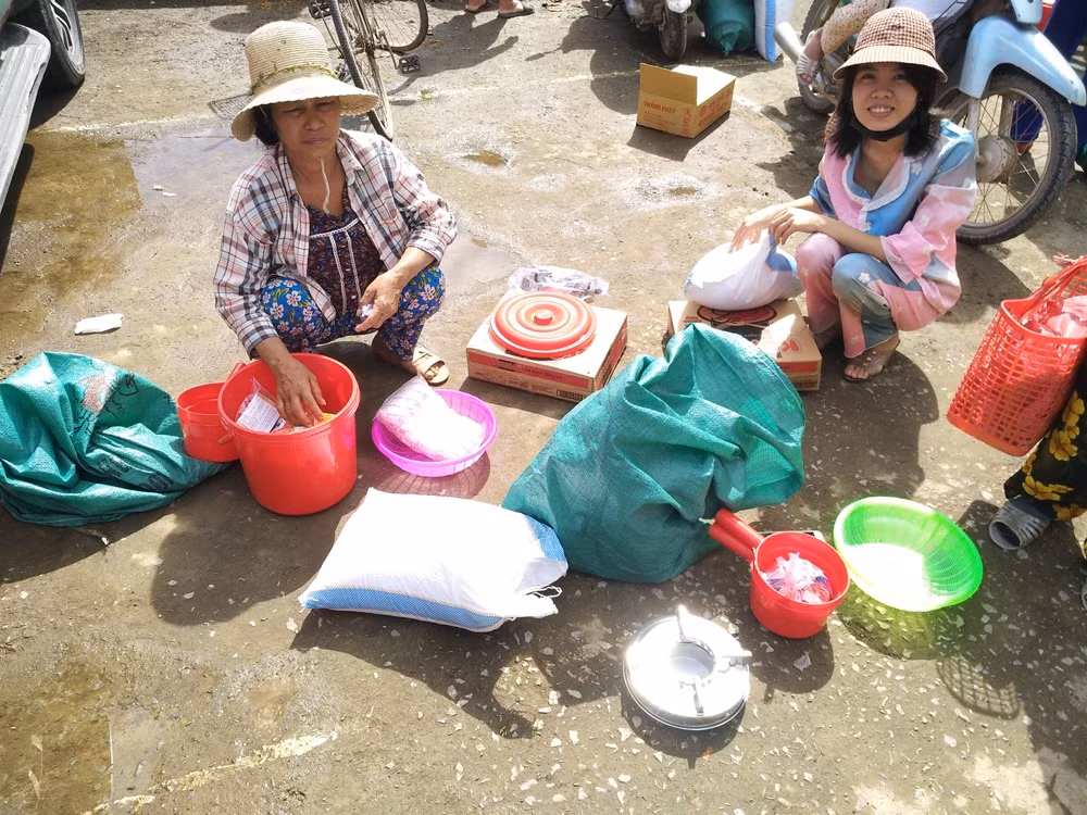 Báo Xây dựng chung tay hỗ trợ đồng bào miền Trung bị thiệt hại do mưa lũ ảnh 6