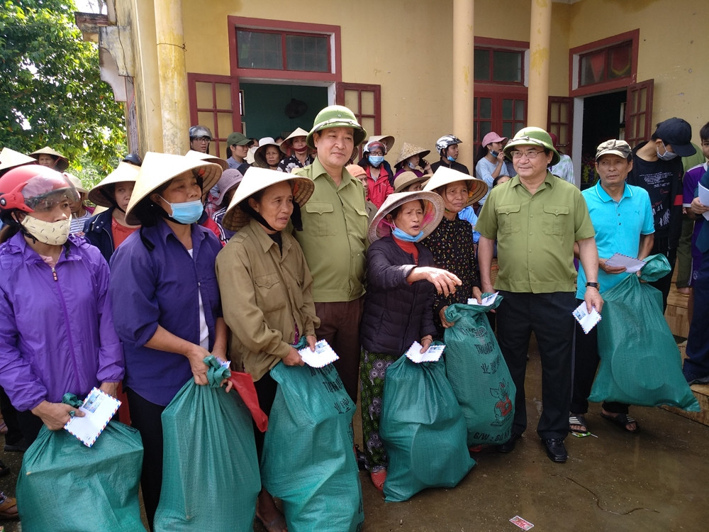 Báo Xây dựng chung tay hỗ trợ đồng bào miền Trung bị thiệt hại do mưa lũ ảnh 5